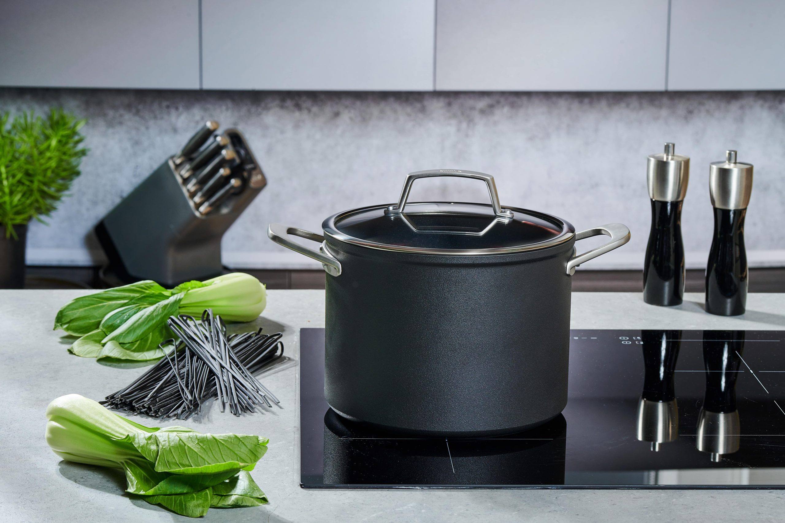 כלי בישול וסכינים